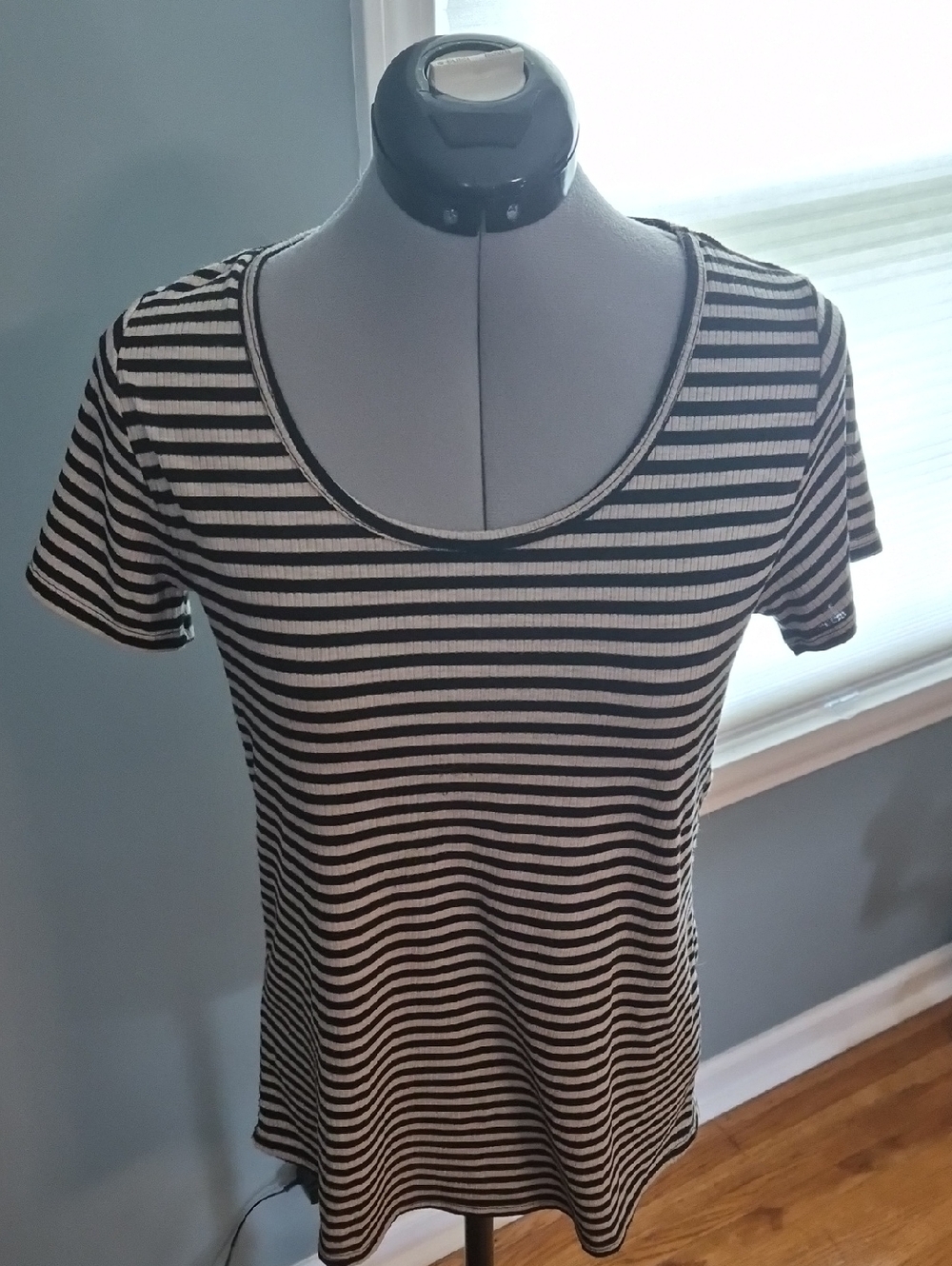 Lularoe Women's Classic TEE Black & Tan Striped Scoop Neck Short Sleeve Tee